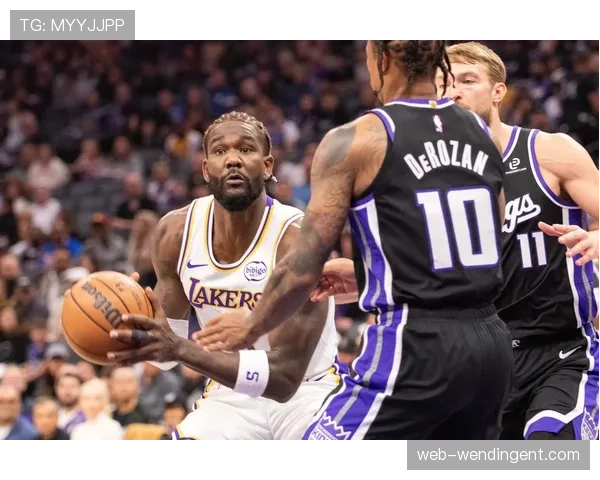 艾顿内线效率低迷 6投2中成湖人进攻端最大短板