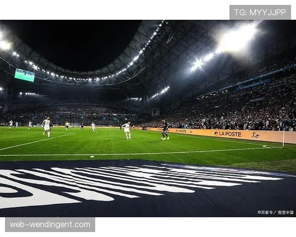 巴黎圣日耳曼伤病潮迫使恩里克调整中场配置 鲁伊斯缺阵影响控制力